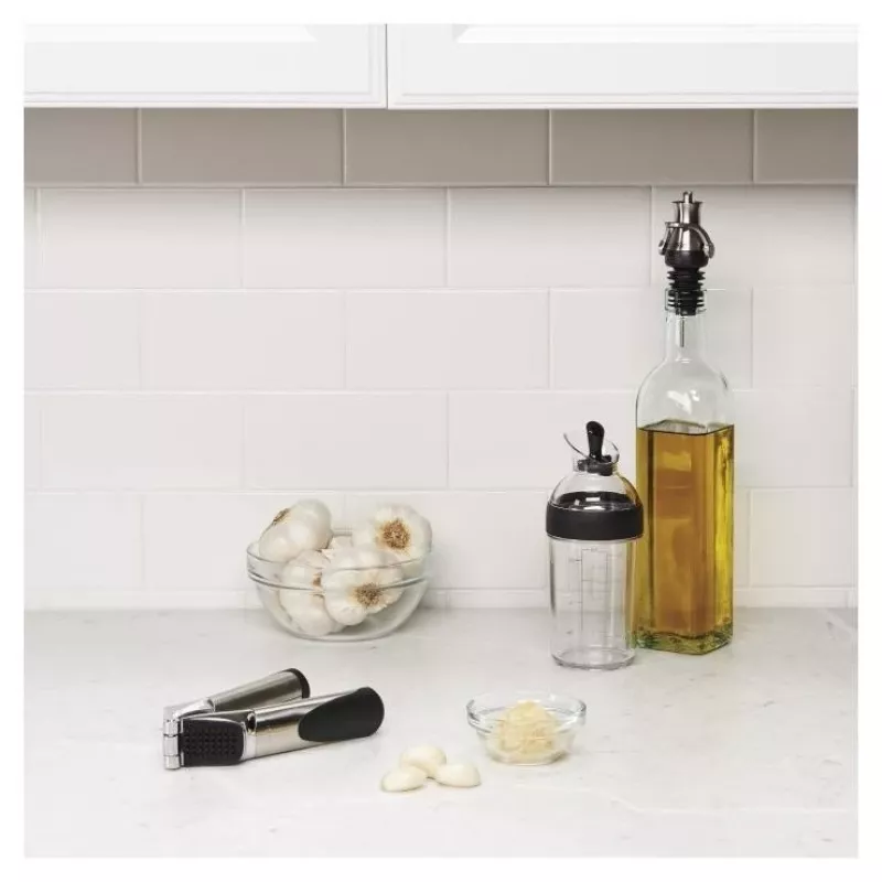 OXO Good Grips σέικερ για σάλτσα σαλάτας 236ml μαύρο
