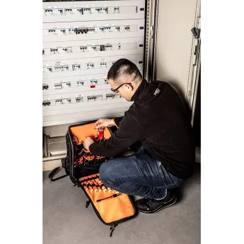 NEO TOOLS Σακίδιο ηλεκτρολόγου 31 τεμ., 30 μονωμένα εργαλεία, ανθεκτικό πολυεστέρας 600D, αδιάβροχη βάση, φόρτωση 15 kg, Μαύρο/Κόκκινο