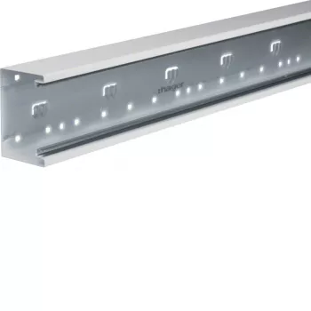 Hager BRS6510019016 κάτω τμήμα καναλιού ποδιάς, μπροστινό κλείδωμα, 68x100mm, λευκό κυκλοφορίας, 2m