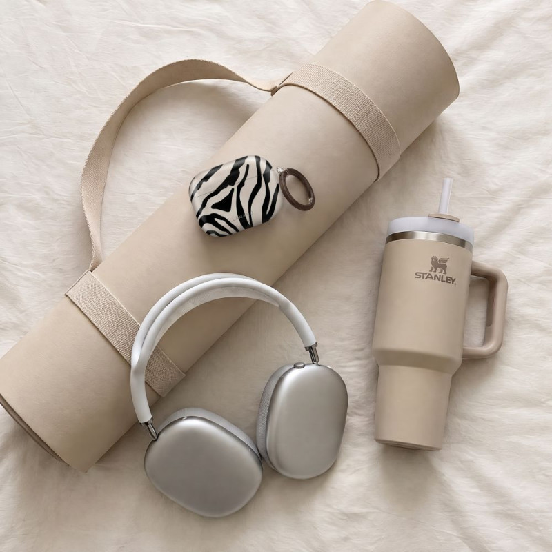 Θήκη Tech-Protect Lamano για Apple AirPods Pro 3 με καραμπίνερ, Nature Muse (Μαύρο και Μπεζ)