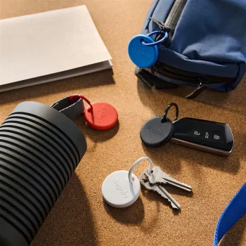 Chipolo POP – Bluetooth Tracker με αντικαταστάσιμη μπαταρία για iOS & Android, Συσκευασία 4 τεμ. - Μαύρο, Λευκό, Κόκκινο, Μπλε