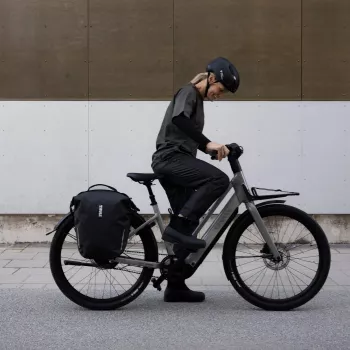 Thule 5476 Shield Pannier 22L with InLock μαύρο