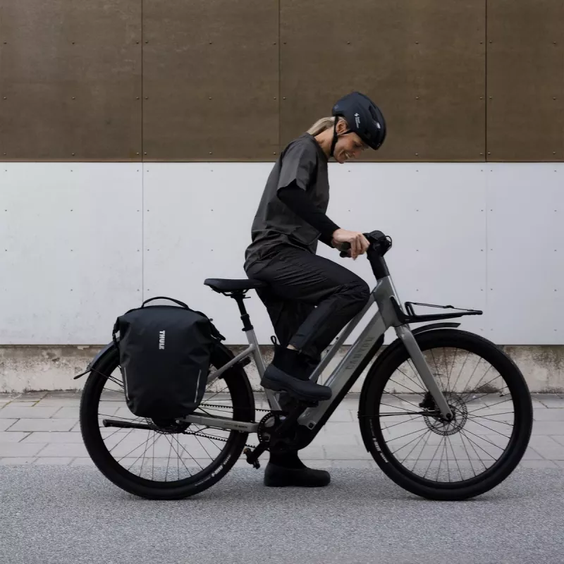 Thule 5476 Shield Pannier 22L with InLock μαύρο
